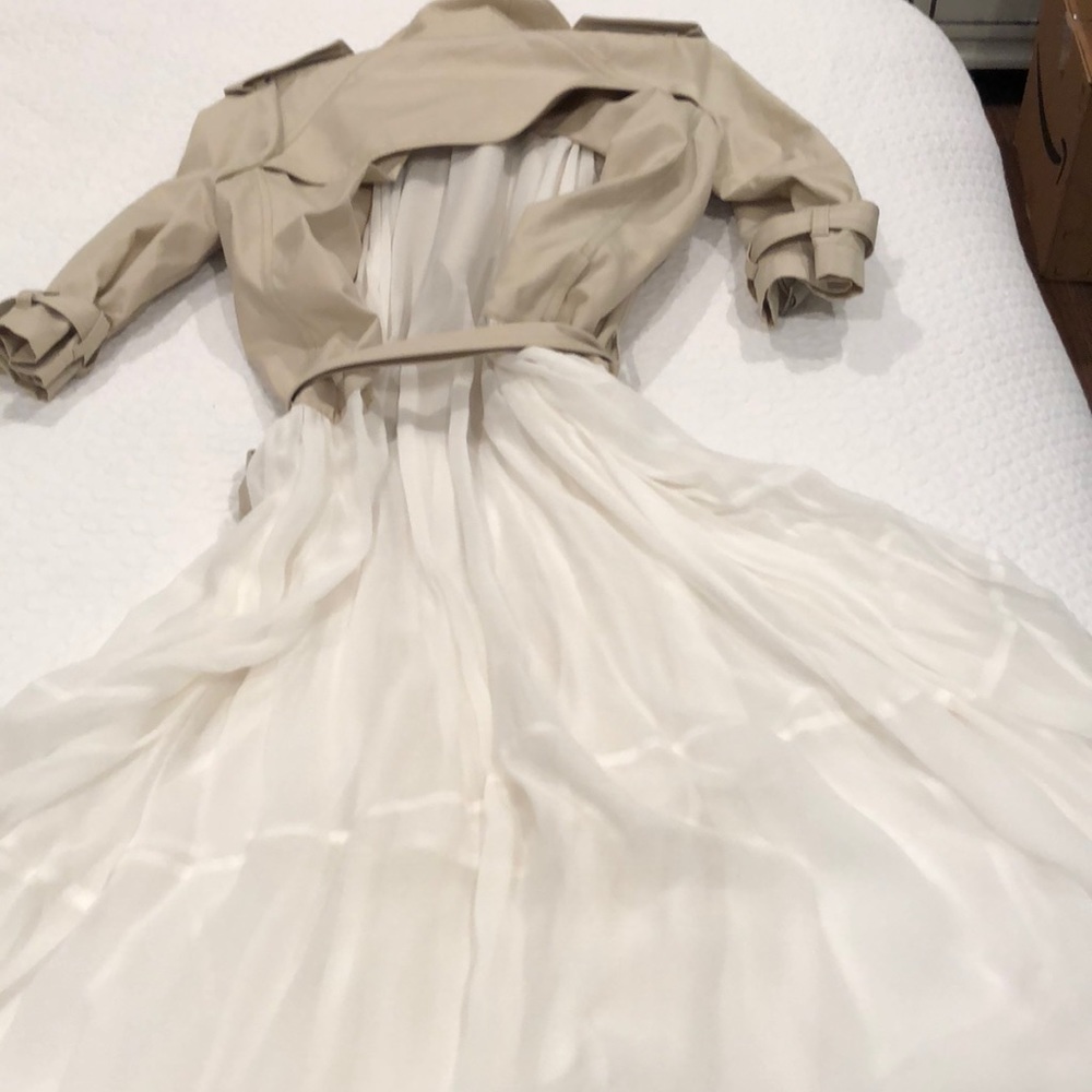 Trench and jersey. Dress - Picture 5 of 5